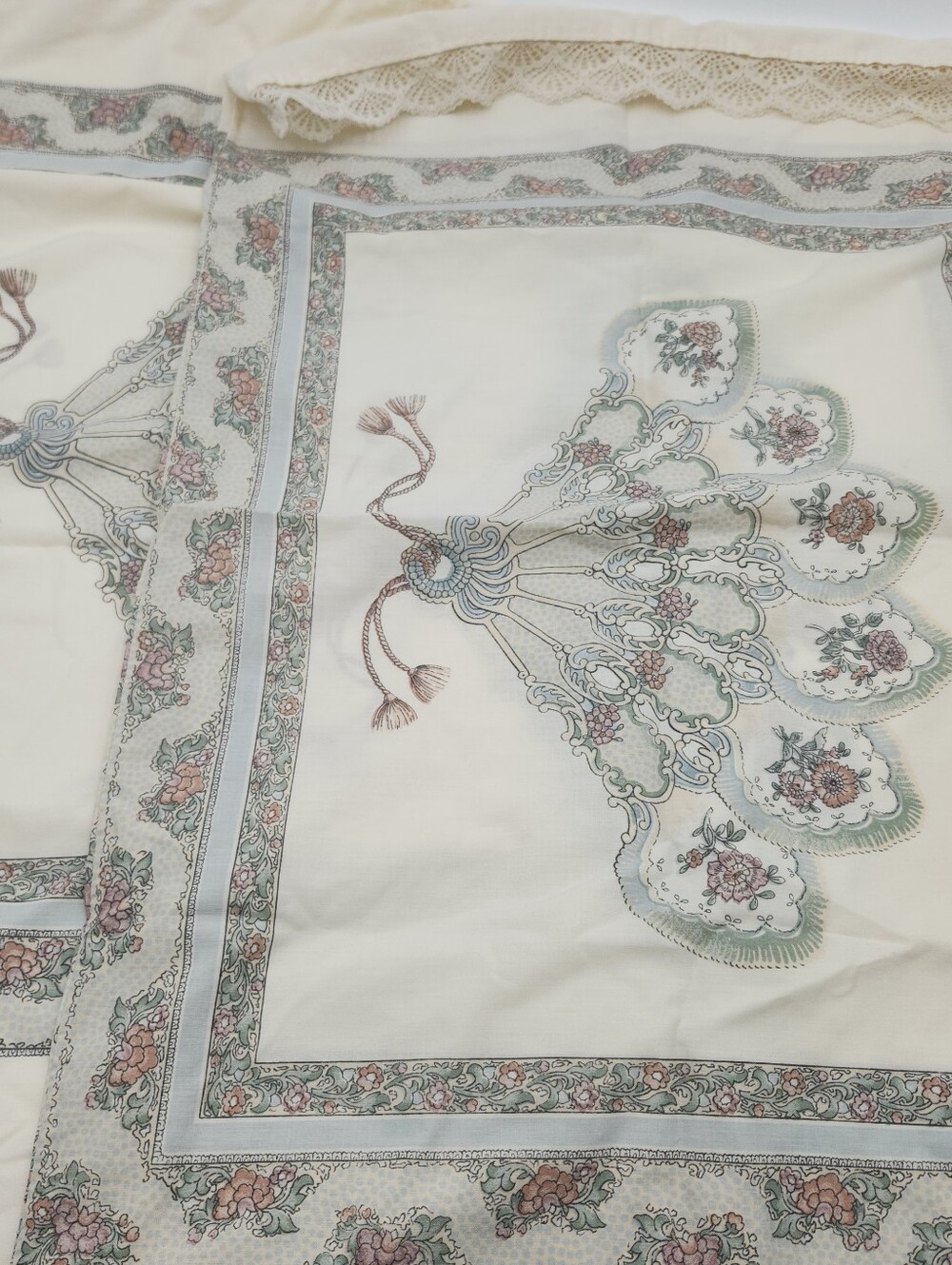 2 VTG Louis Nichole Pillowcases Floral Fan Design & Cotton Lace Edge standard